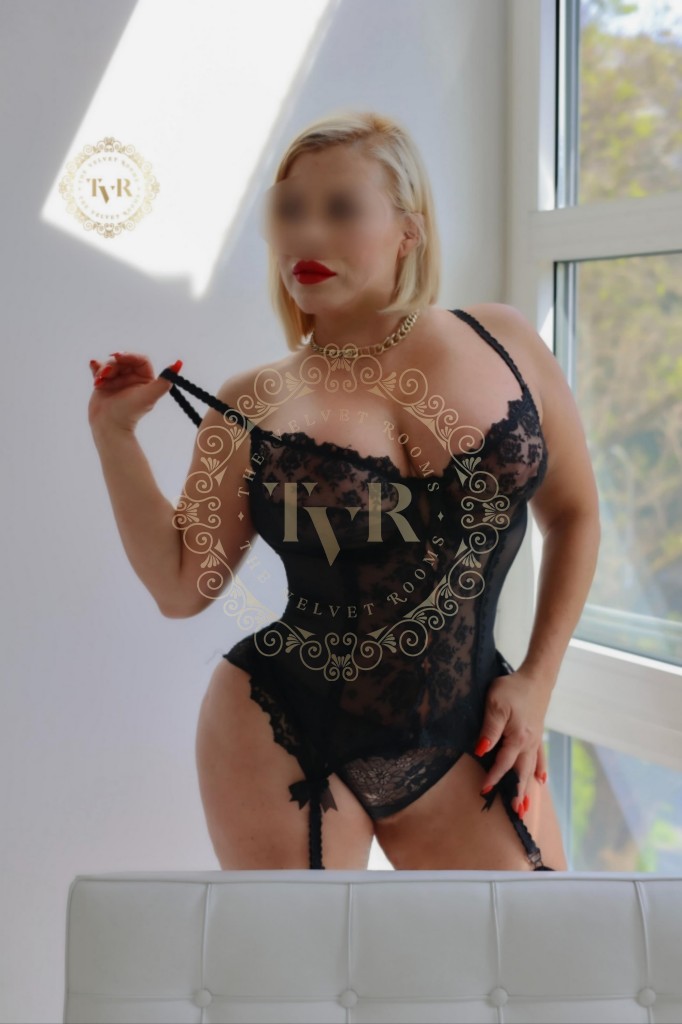 Lucy Escort